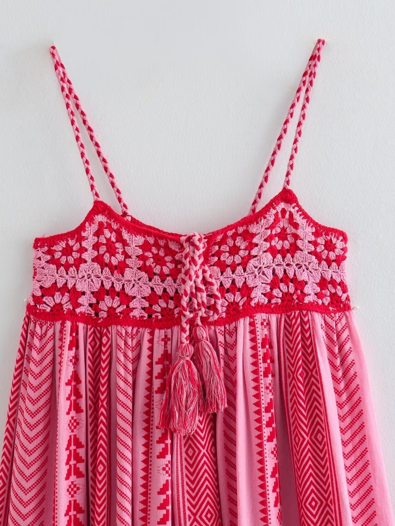 KESIA | Robe Maxi Crocheted avec Bretelles Spaghetti