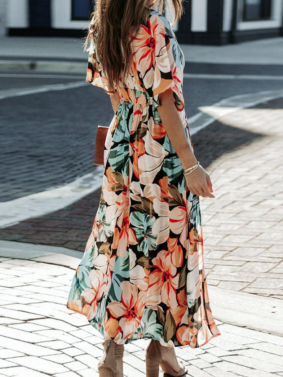 Robe Florale Décolleté Plongeant à Manches Courtes