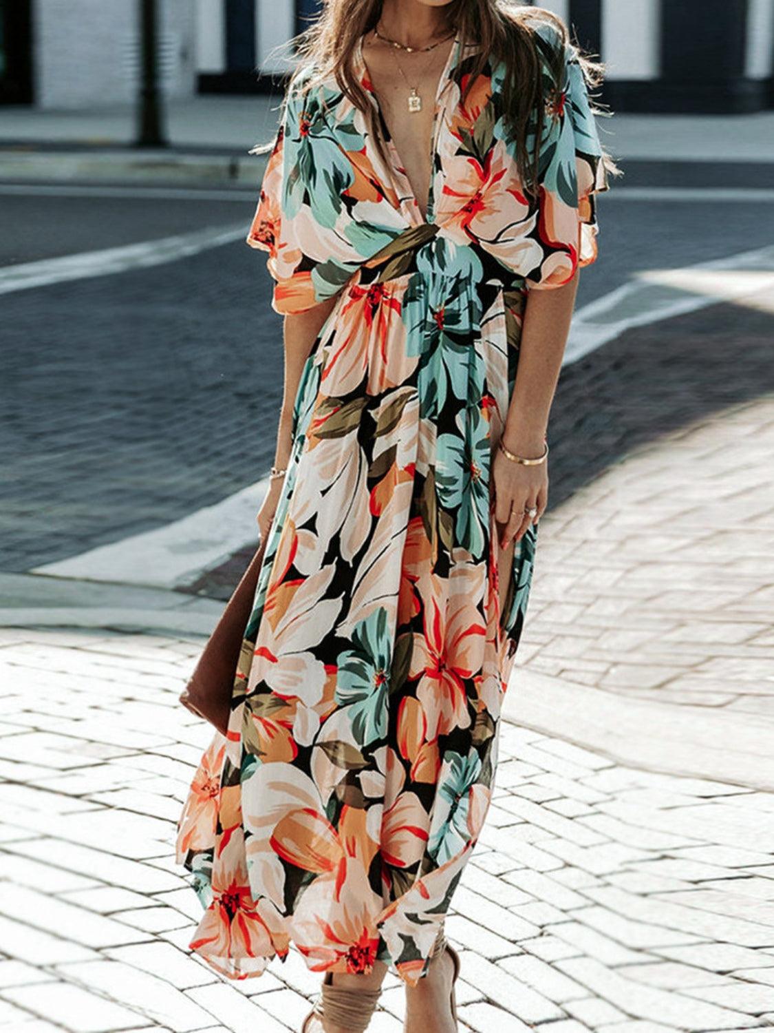 Robe Florale Décolleté Plongeant à Manches Courtes