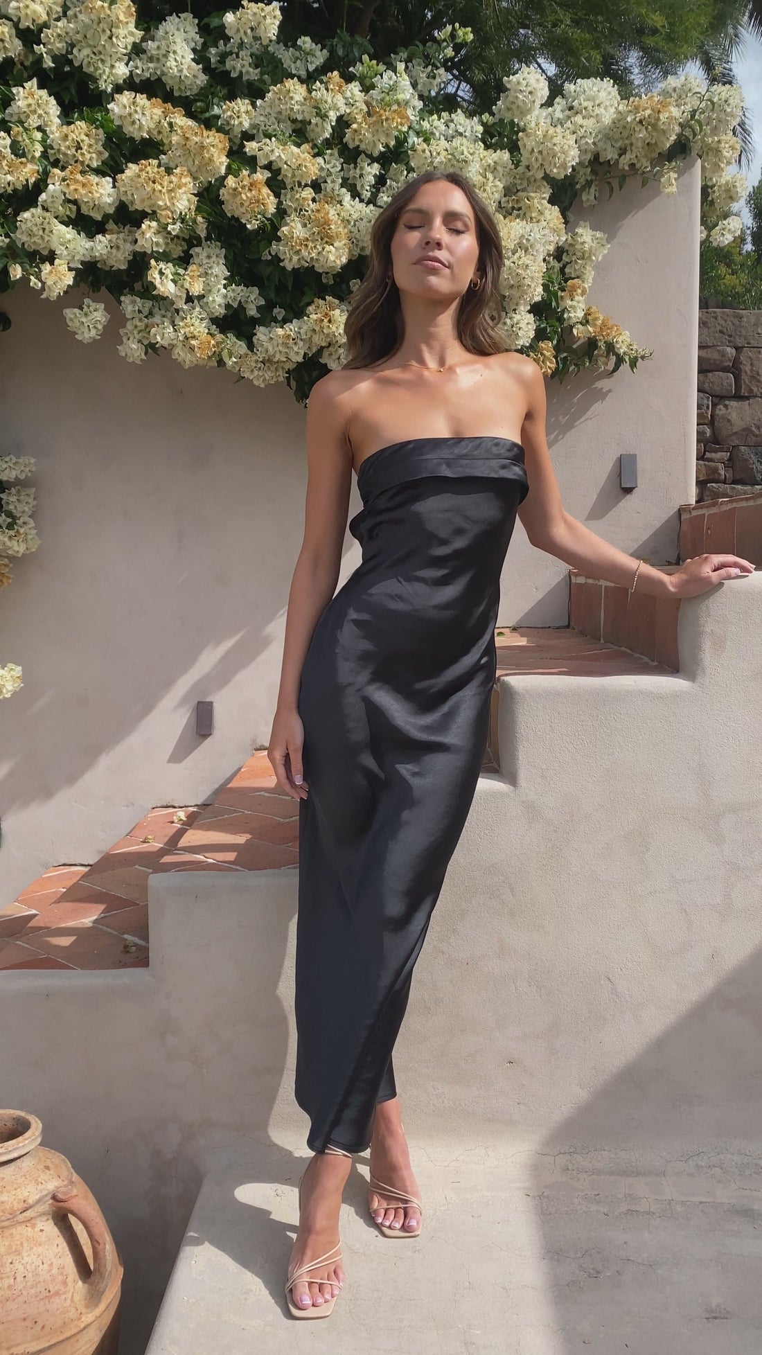 REBECA | Robe sans bretelles pour dames avec une coupe élégante
