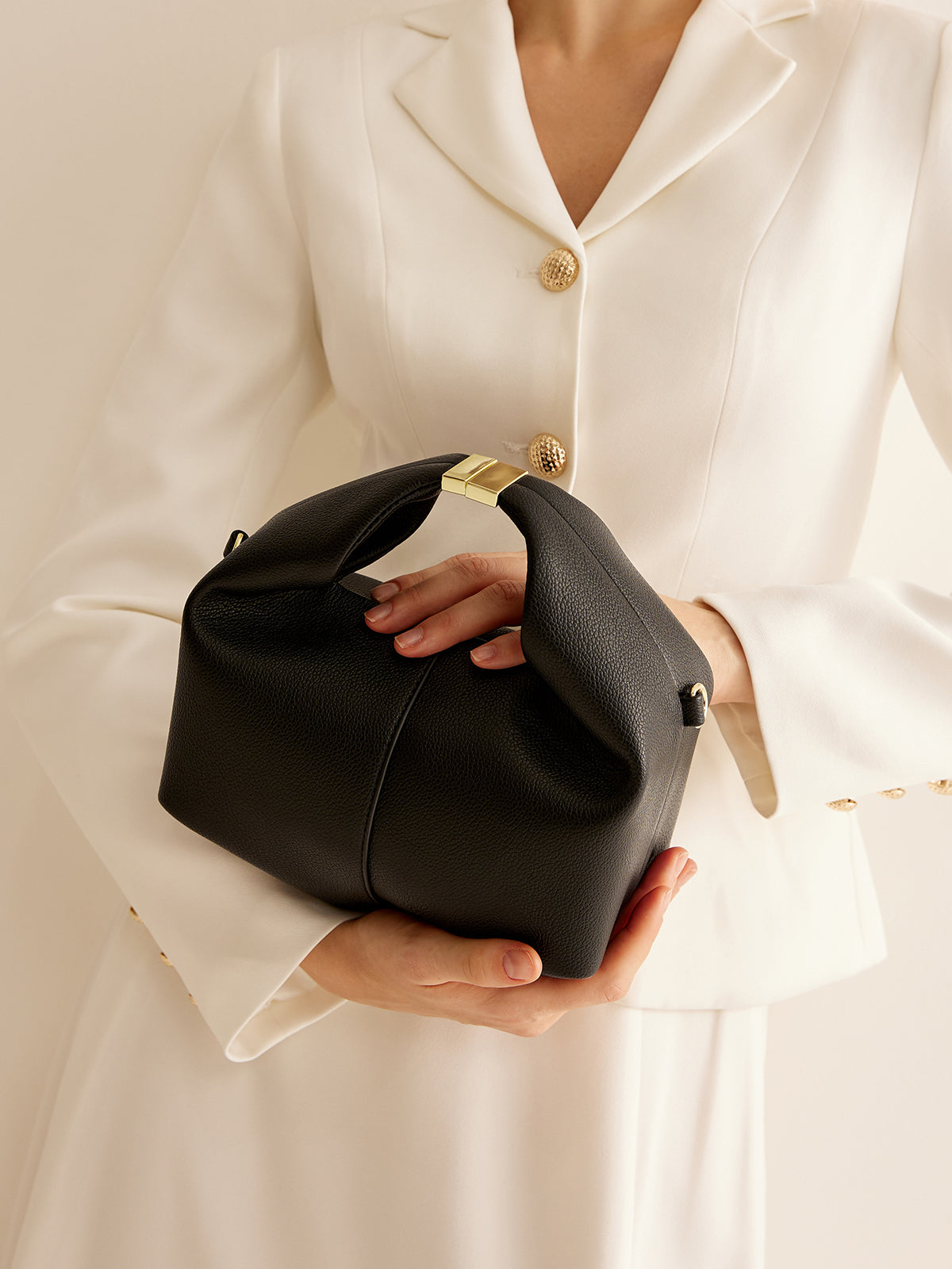 Sac à main rond avec détail en métal