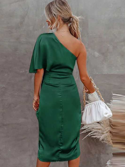 CINDRELLA | Robe de Luxe à Une Épaule avec Encolure Asymétrique et Aspect Satiné