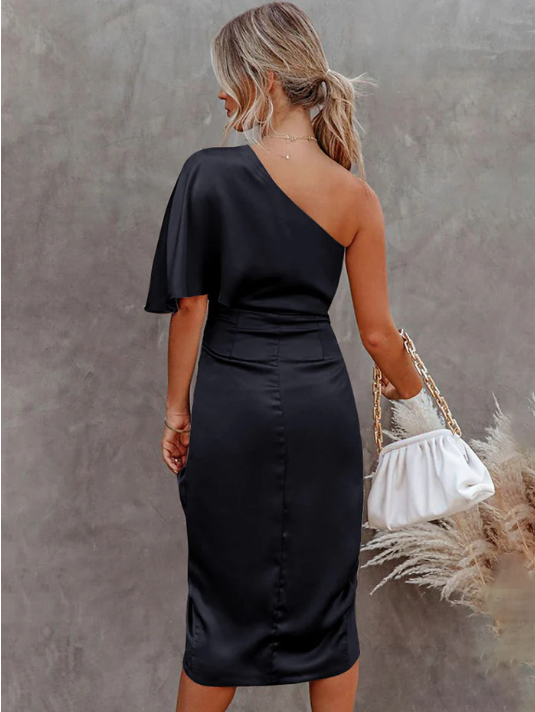 CINDRELLA | Robe de Luxe à Une Épaule avec Encolure Asymétrique et Aspect Satiné