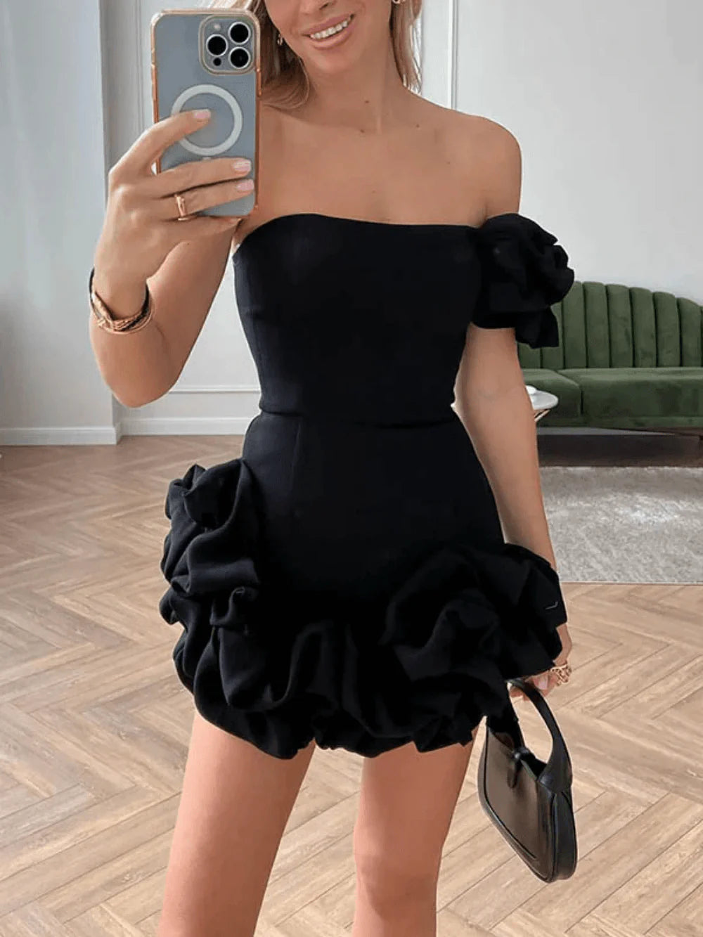 Robe taille empire à bretelle unique avec fleurs froncées