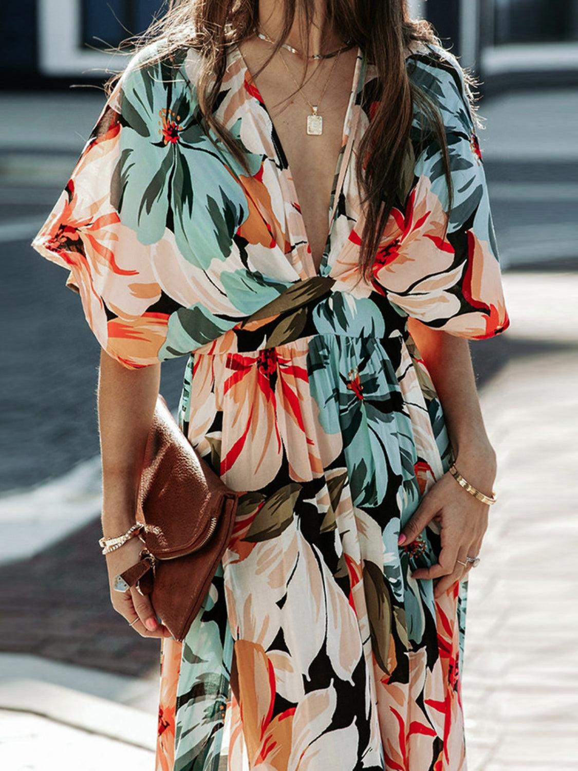 Robe Florale Décolleté Plongeant à Manches Courtes