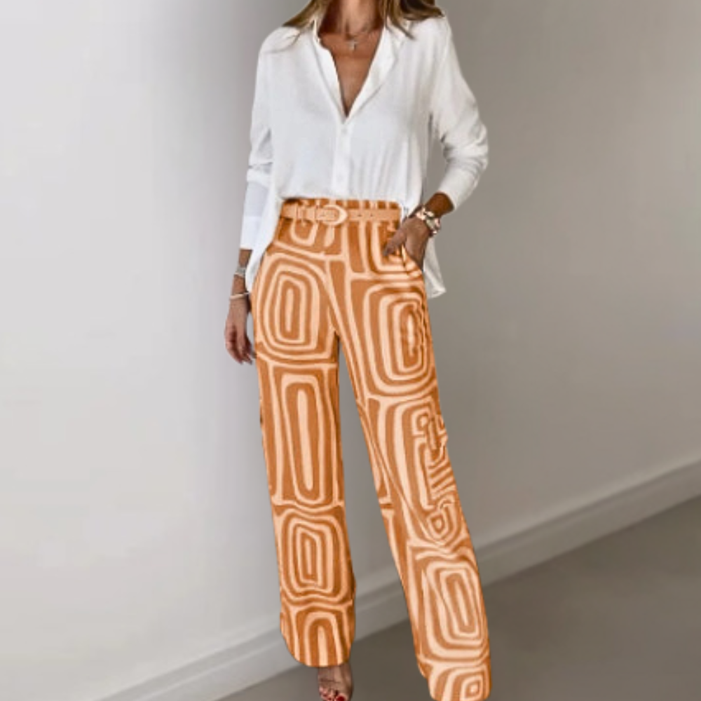 SUSANA | Ensemble Deux Pièces avec Chemise Blanche & Pantalon à Imprimé Géométrique