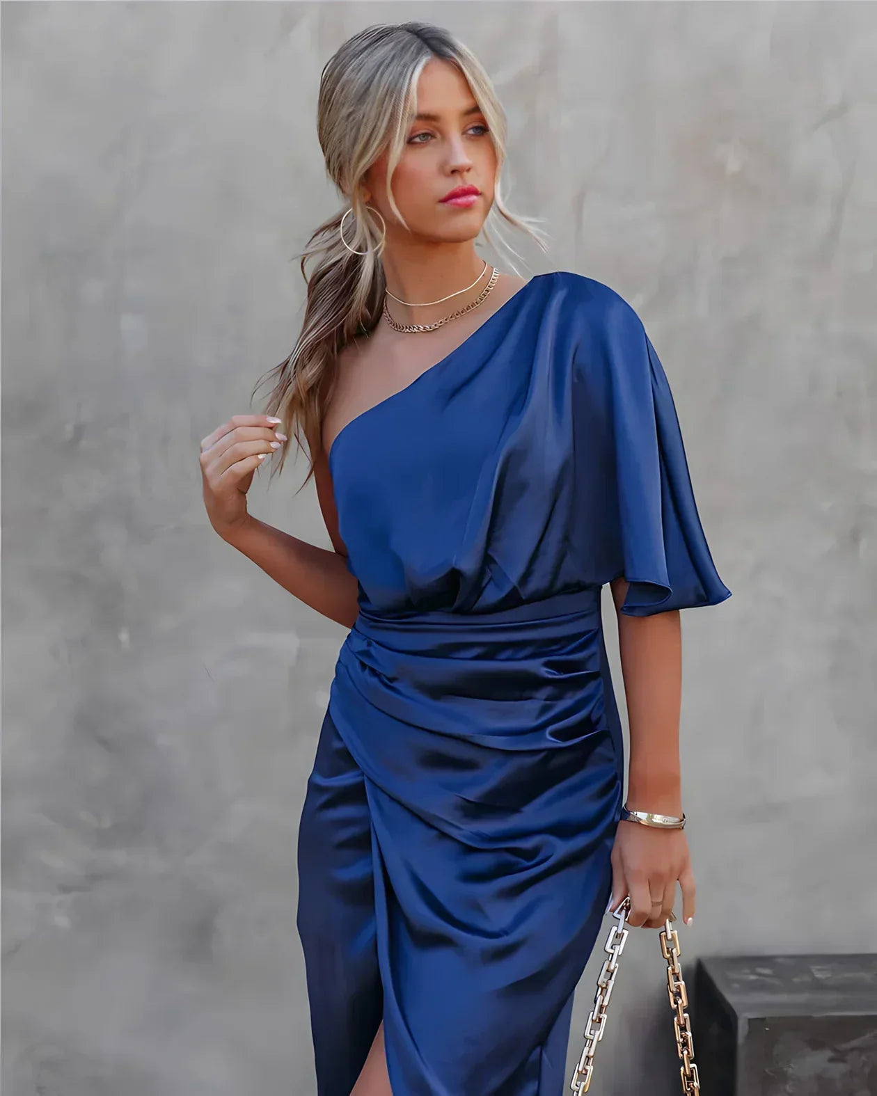 ONYXIA | Robe Midi Satin Off-Shoulder avec Drapé